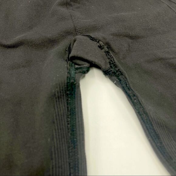 Lululemon black seamless In The Flow cropped leggings - Picture 7 of 9